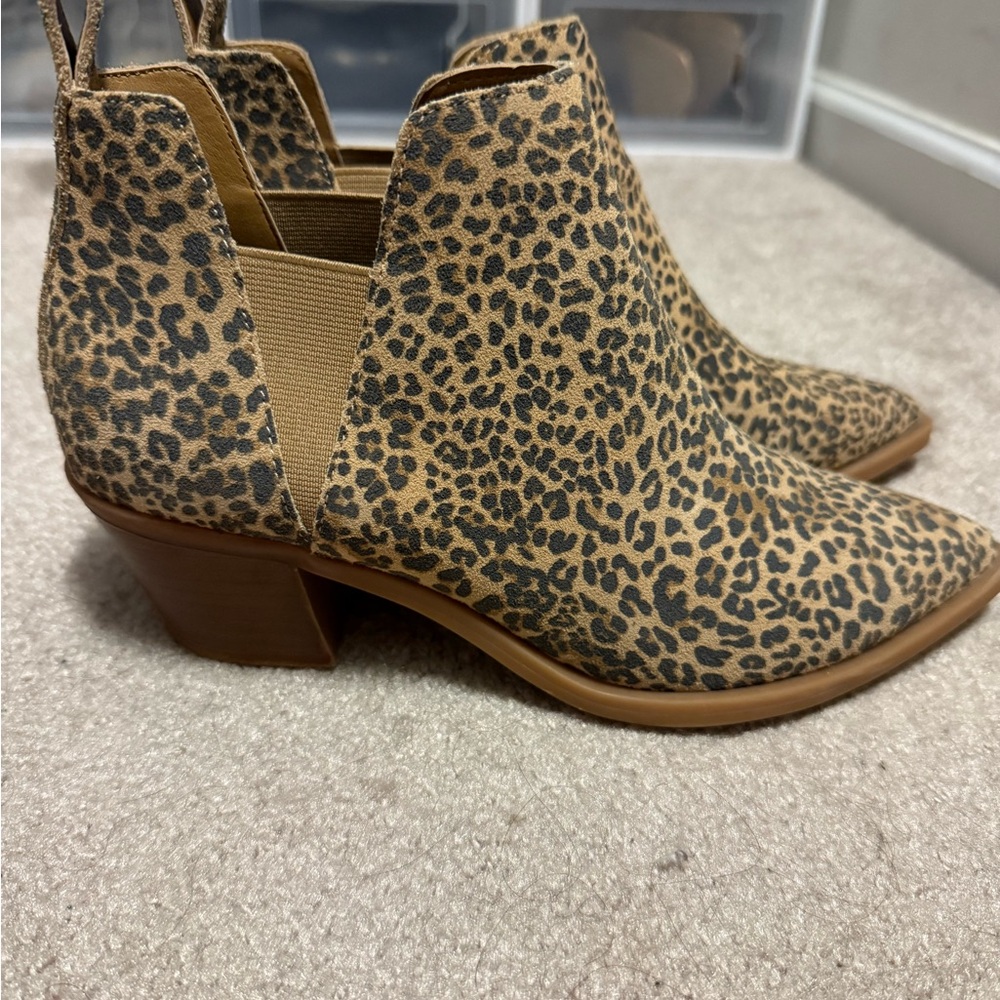 Dolce Vita Tan and Black Ankle Booties